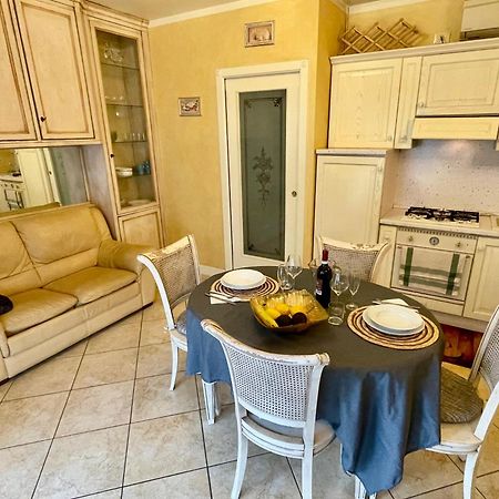 Doctor House Desenzano Appartement Desenzano del Garda Buitenkant foto
