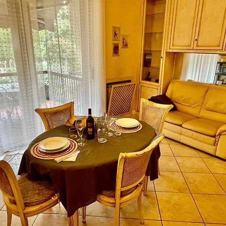 Doctor House Desenzano Appartement Desenzano del Garda Buitenkant foto