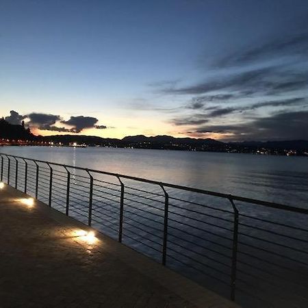 Doctor House Desenzano Appartement Desenzano del Garda Buitenkant foto
