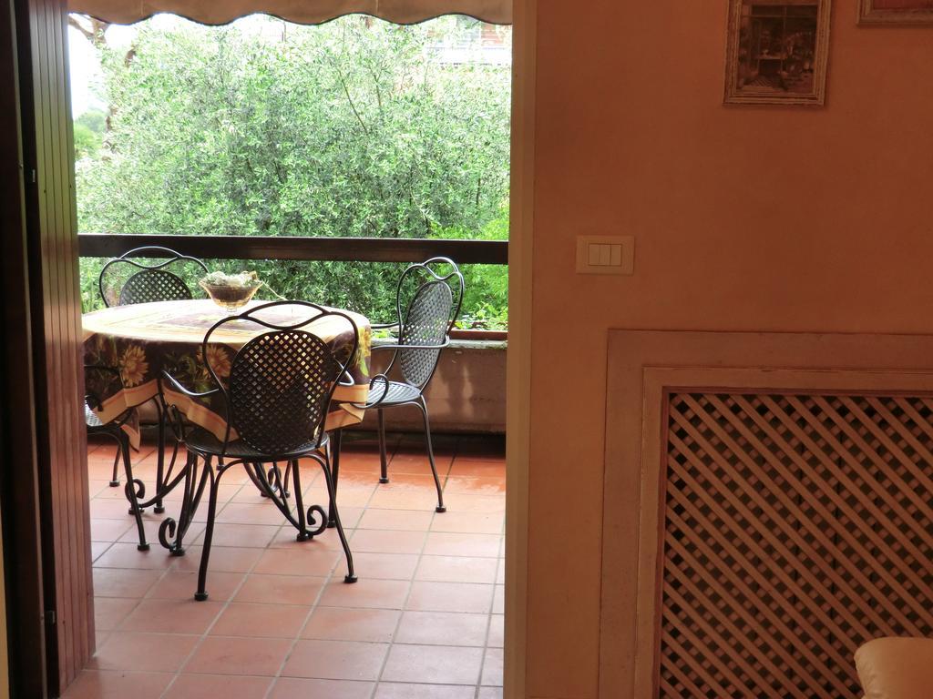 Doctor House Desenzano Appartement Desenzano del Garda Buitenkant foto