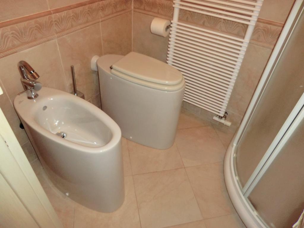 Doctor House Desenzano Appartement Desenzano del Garda Buitenkant foto