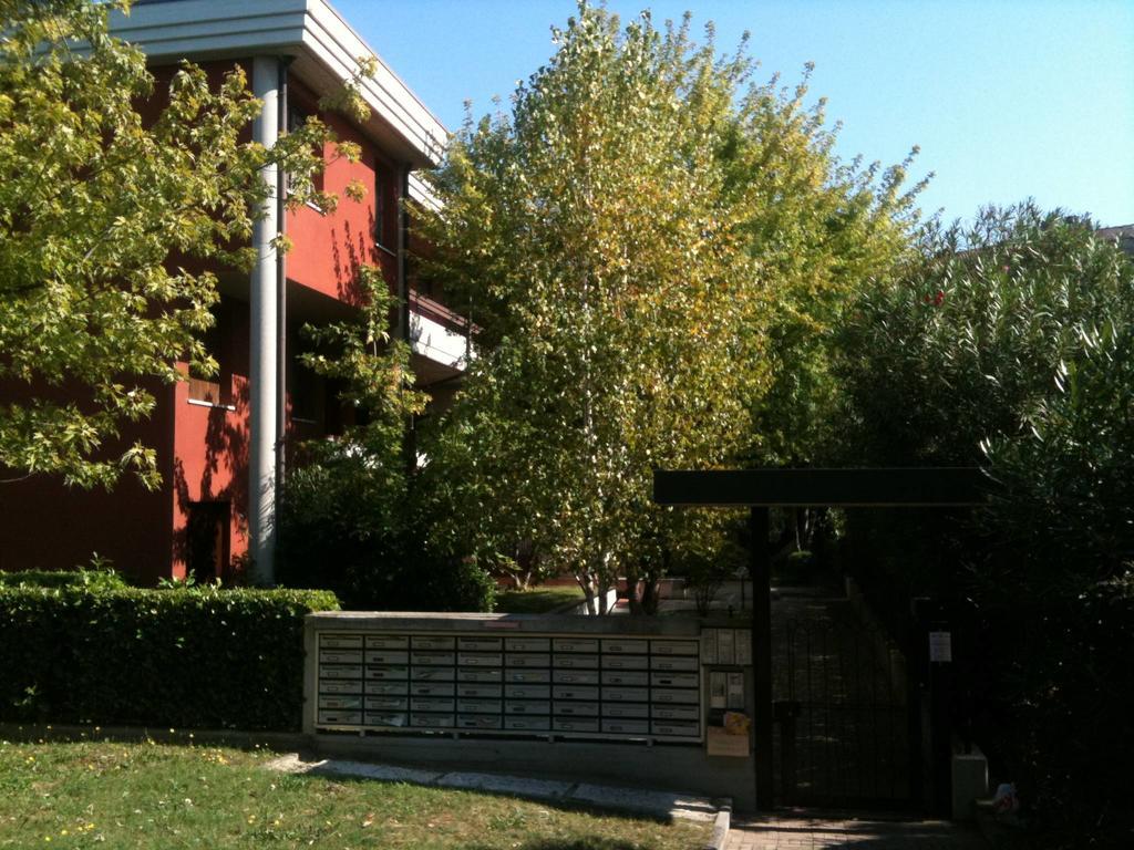Doctor House Desenzano Appartement Desenzano del Garda Buitenkant foto