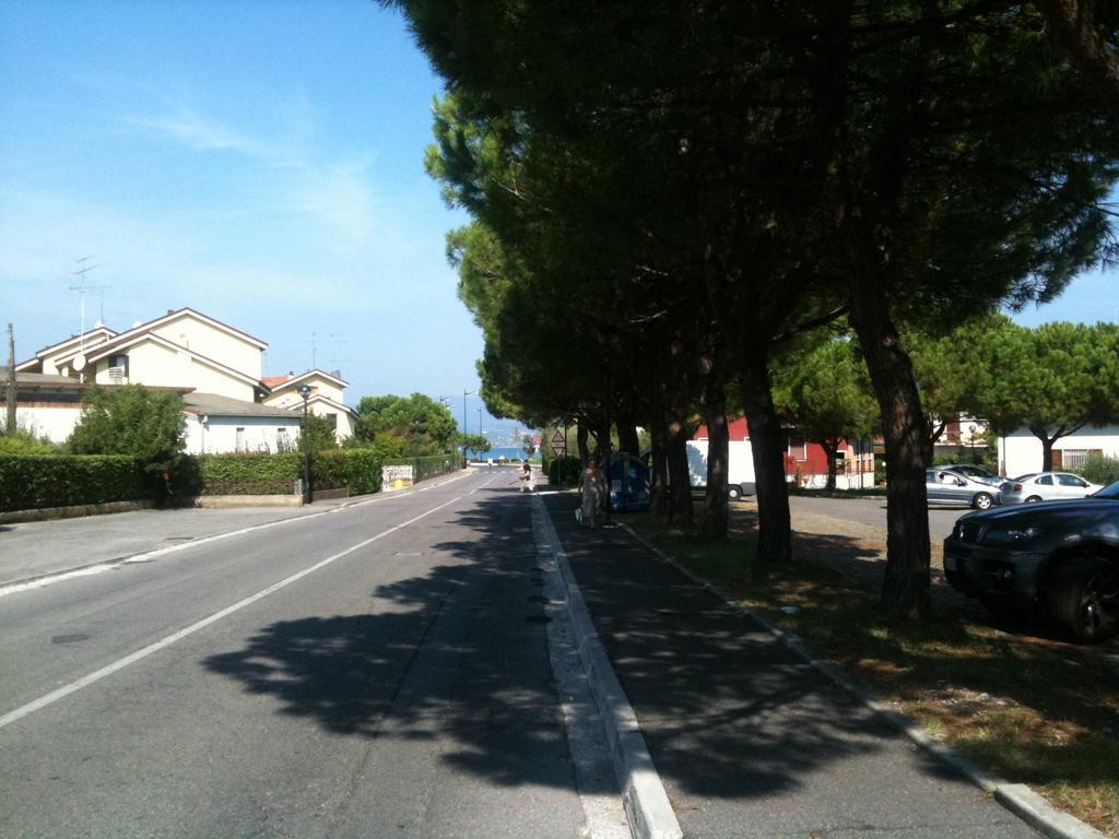 Doctor House Desenzano Appartement Desenzano del Garda Buitenkant foto