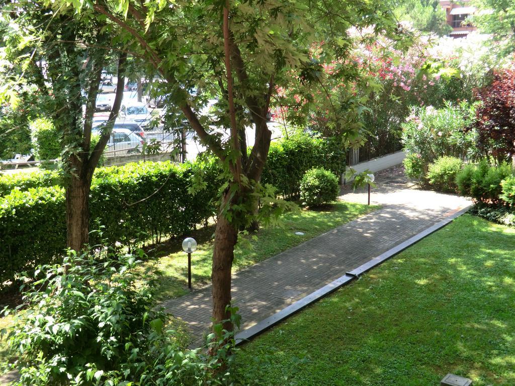 Doctor House Desenzano Appartement Desenzano del Garda Buitenkant foto