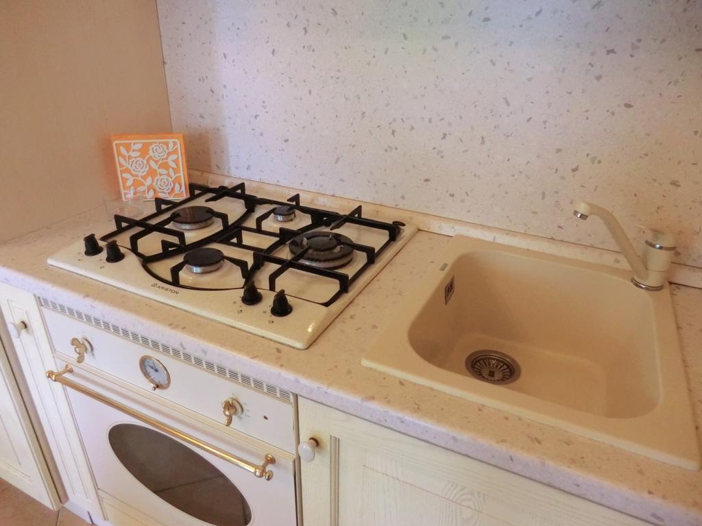 Doctor House Desenzano Appartement Desenzano del Garda Buitenkant foto