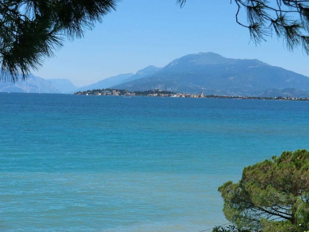 Doctor House Desenzano Appartement Desenzano del Garda Buitenkant foto