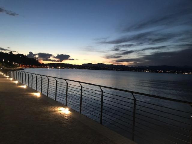 Doctor House Desenzano Appartement Desenzano del Garda Buitenkant foto
